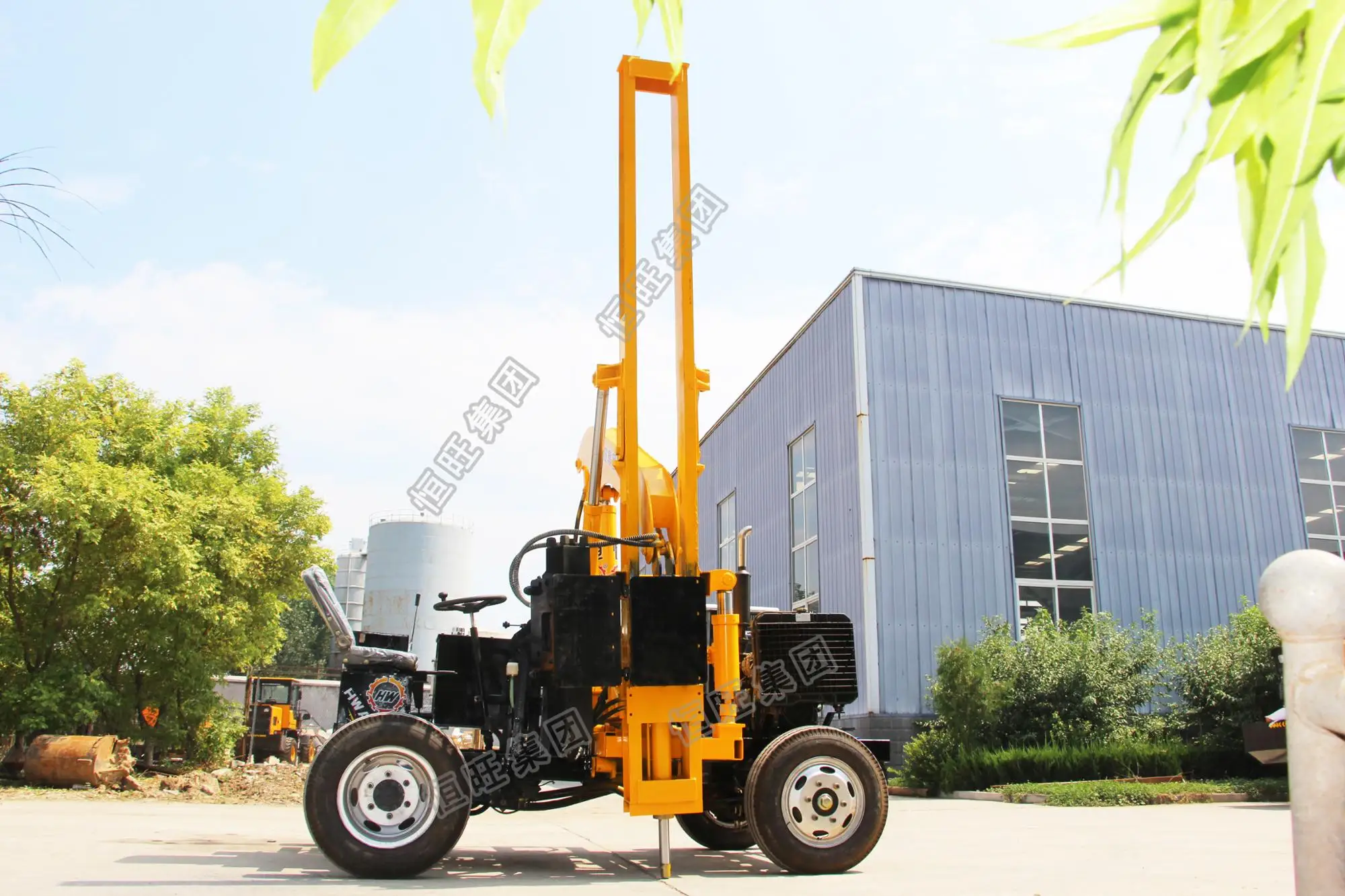 mini crawler ground screw pile driver