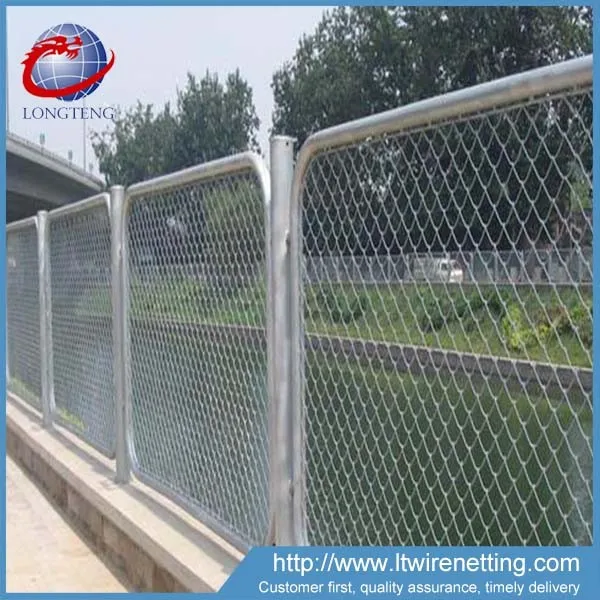 chain link fence yeyye.jpg