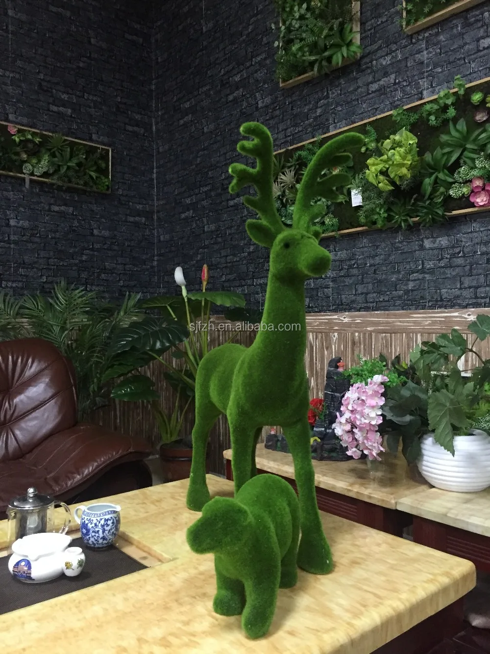 Promotional Wholesale Artificial Moss Animal /elk /dear/moose For Table