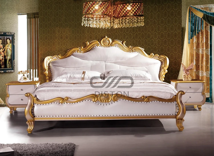 Сисястая королева на роскошной кровати