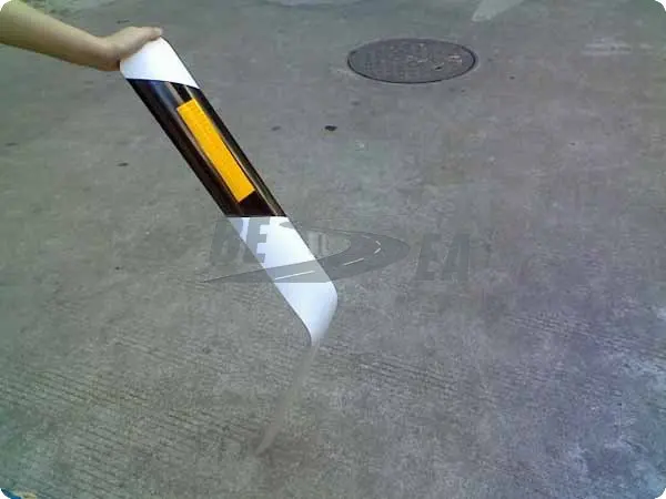 Highway Reflector Guide Post