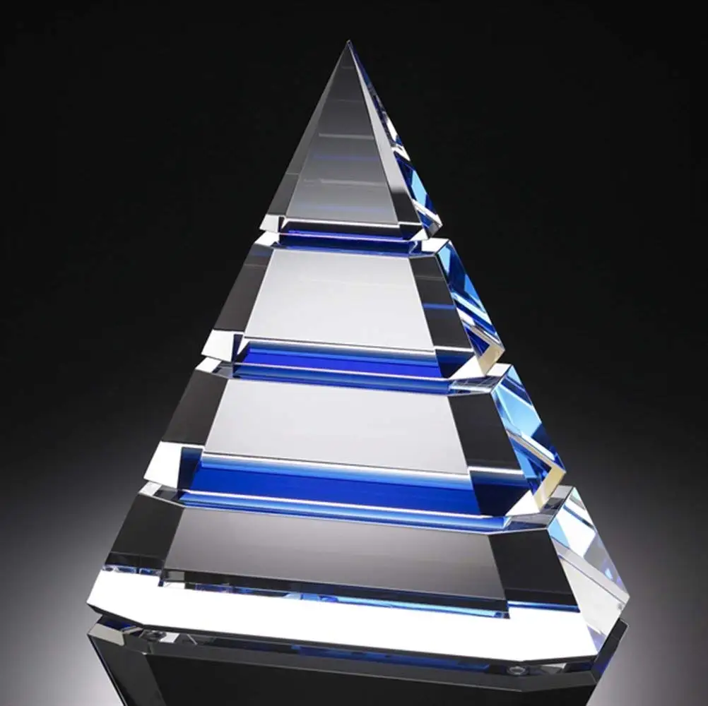 Pyramid spin. Хрустальная пирамида белый свет.