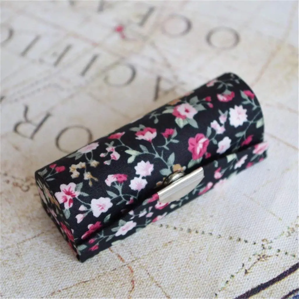 Чехол для помады с фараонами. Футляр для помады. Футляр для помады кожаный. Футляр для губной помады. Авито чехлы для помады.