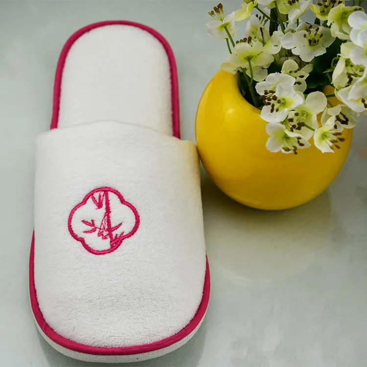New Red Line Bathroom Hotel Slippers With Embroider Logo Terry Towel