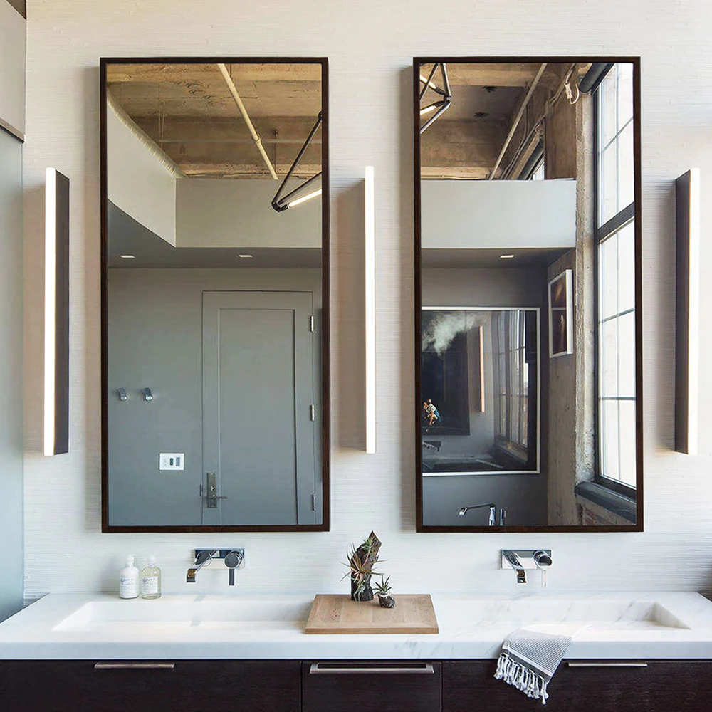 Большое зеркало в ванной над раковиной фото