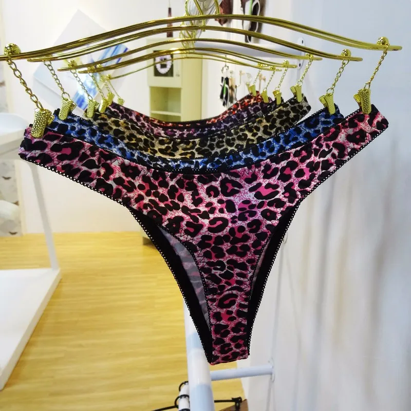 string léopard femme