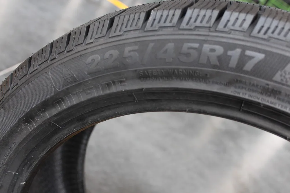 Automobile Tyre Car Tire 215/45zr17 215/45r17uhp New Brand Tyre Looking