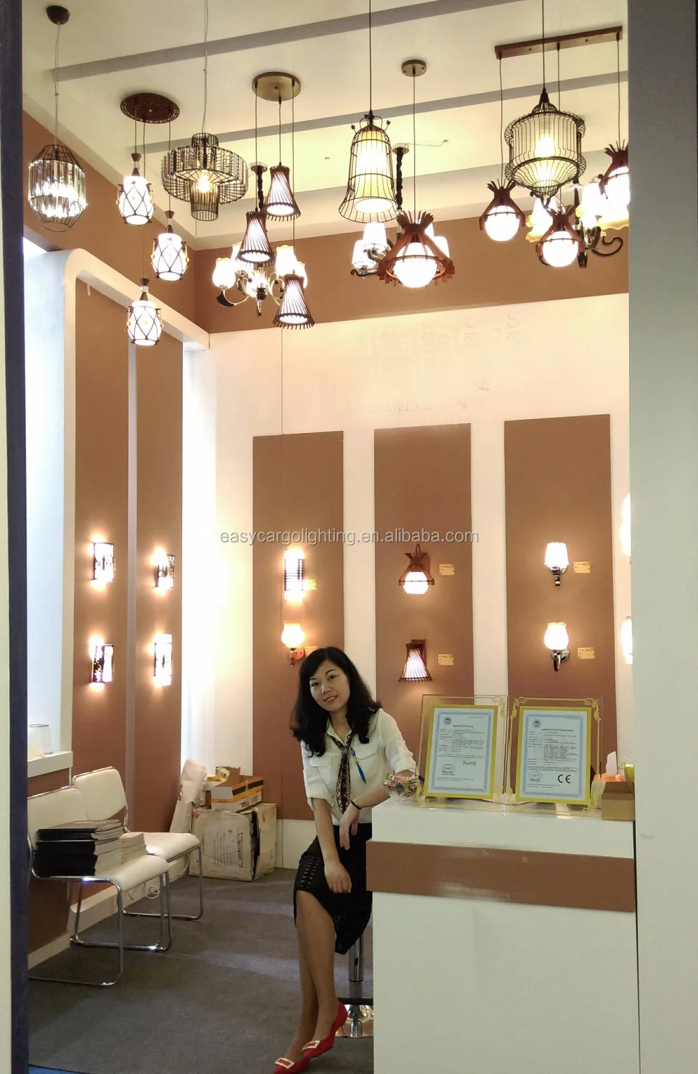 Linda in HK Lighting Fair.jpg