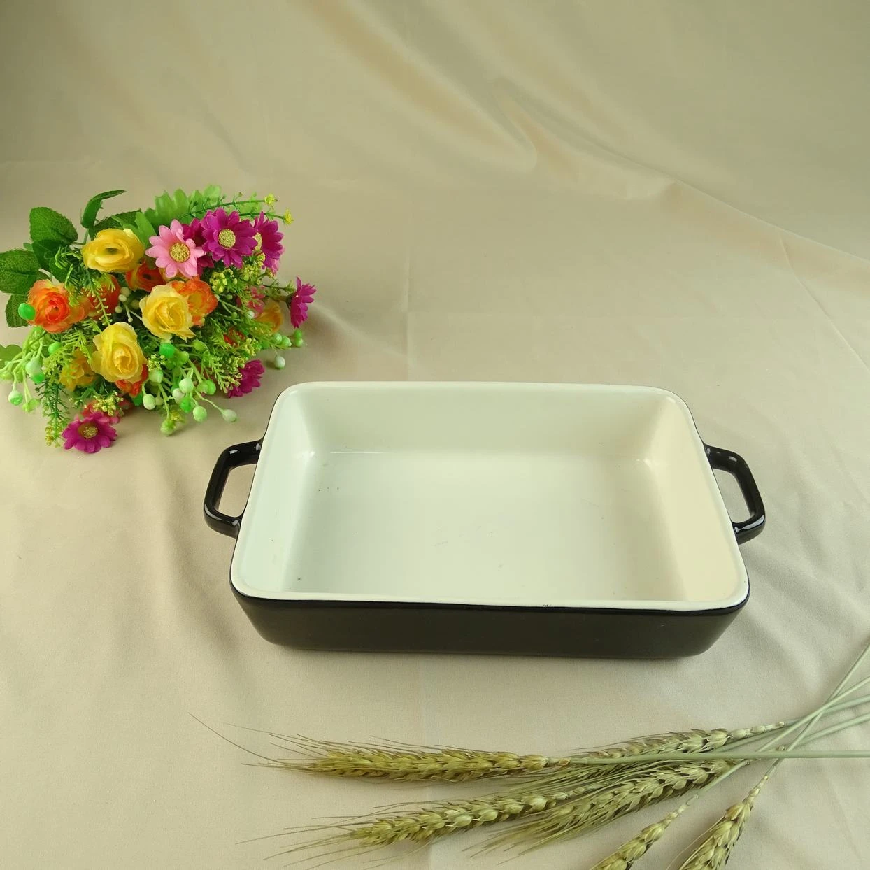 高品质批发价格陶瓷烤盘彩色陶瓷盘长方形烤盘与烹饪厨房的把手