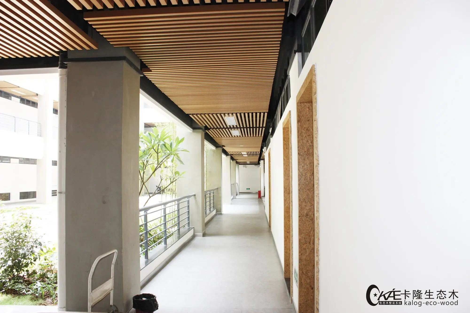 住宅生态木材经典艺术天花板设计的走廊