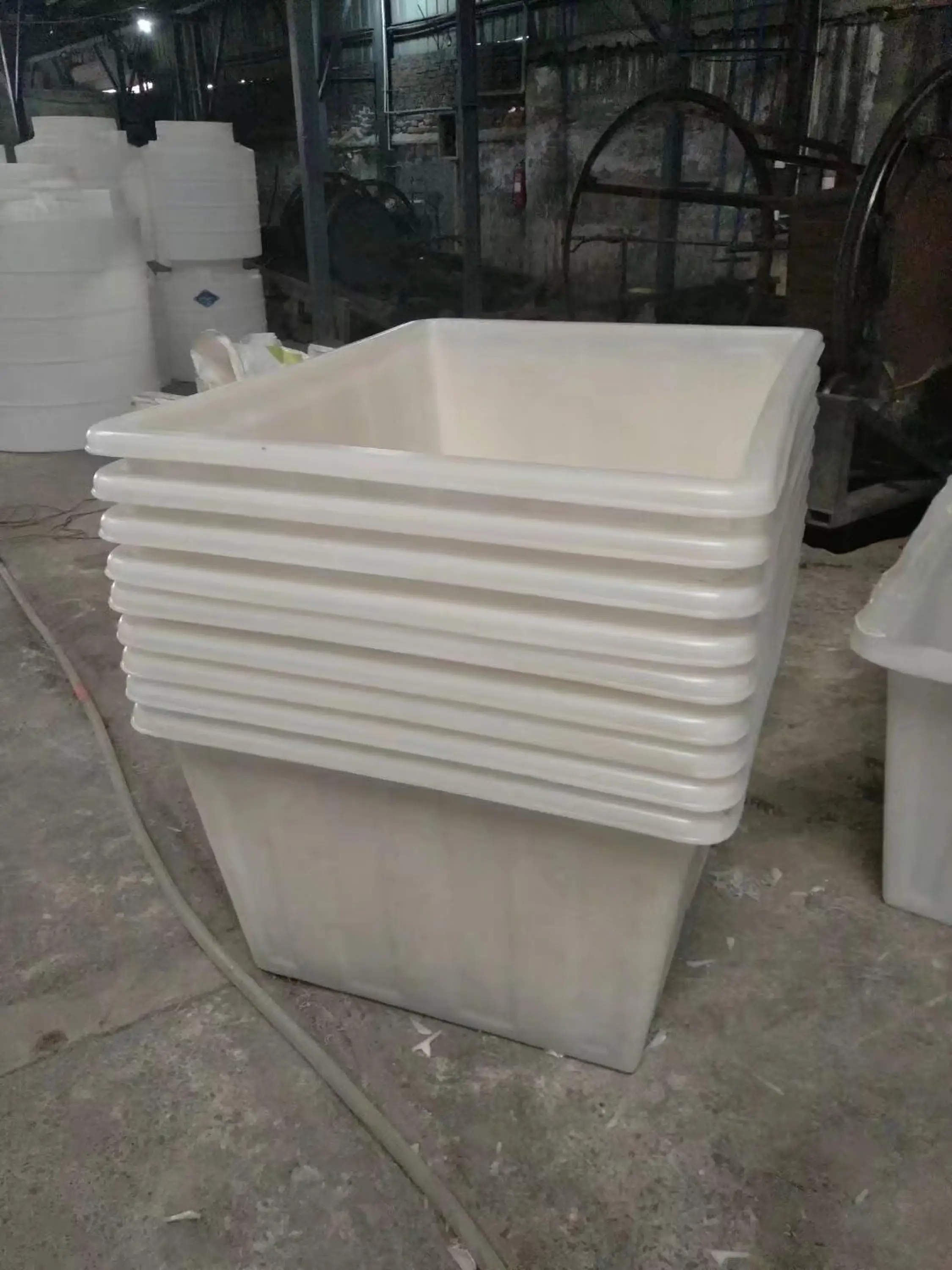 Durable Lldpe Large Stock Tanks Stackable Fish Tank Farm Water Troughs