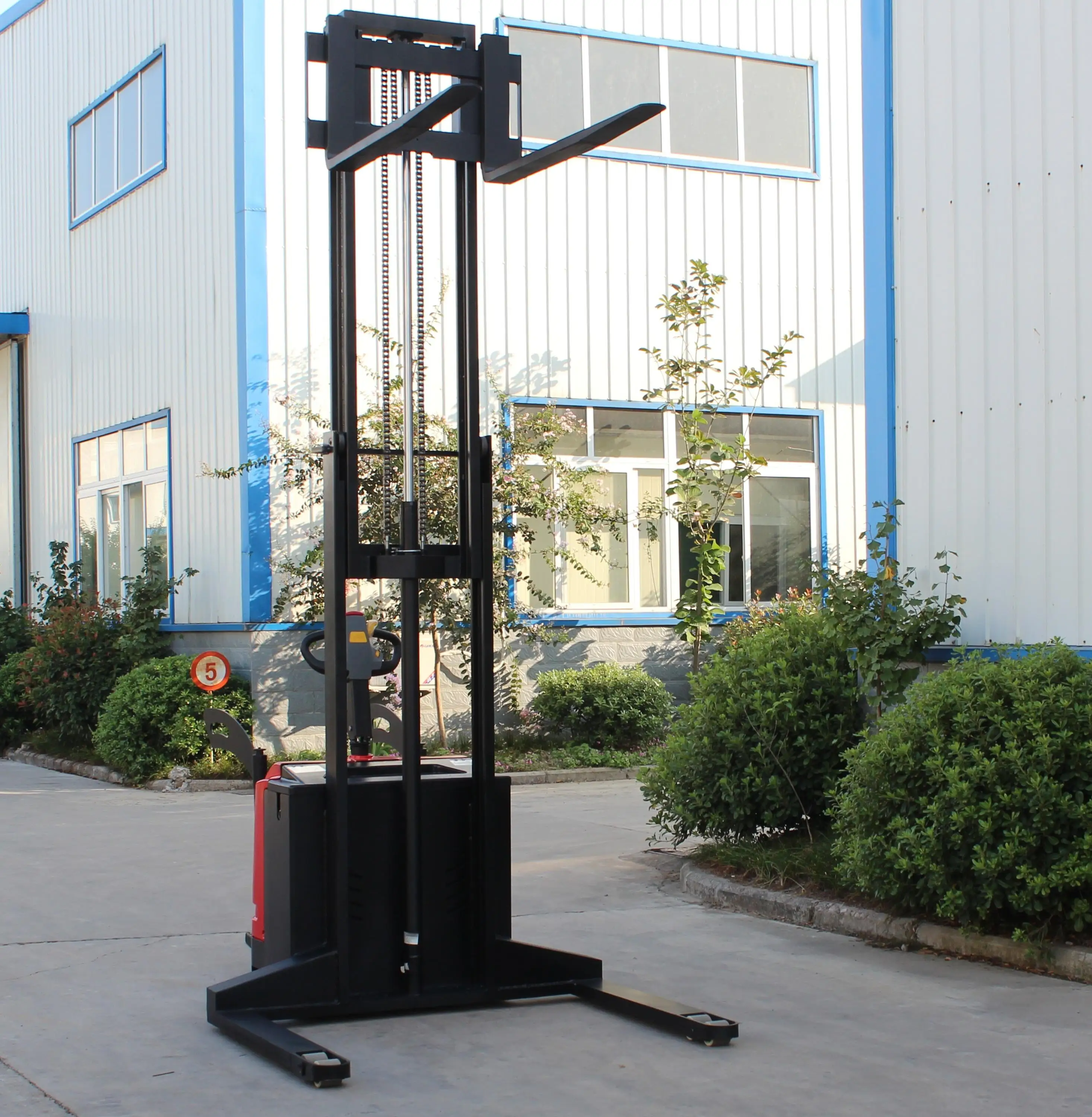 2000 Kg 2 Ton 1000-5000 mm Electric stacker forklift high lifting stacking machine CE