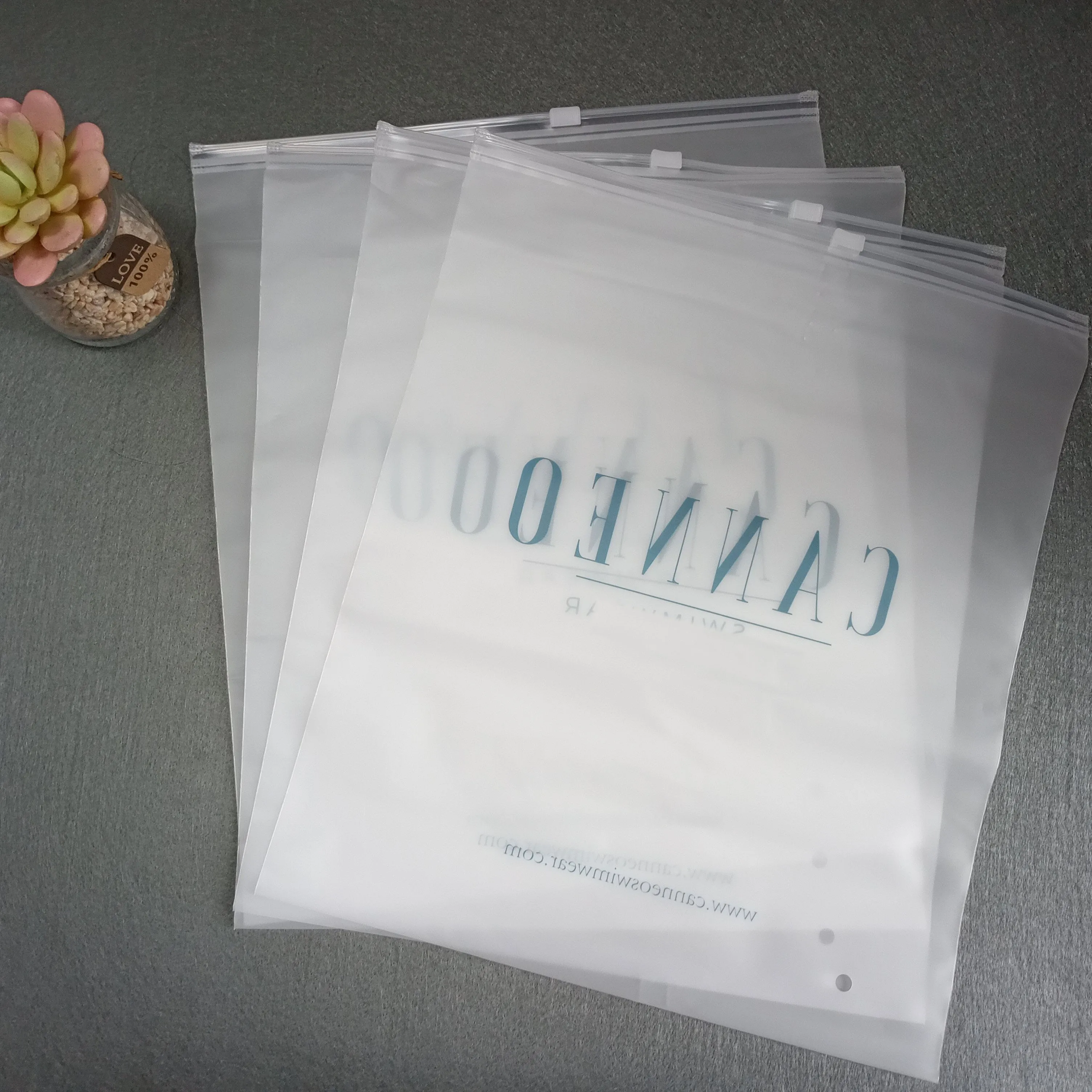 Wholesale Custom Printed Frosted Zip Lock Plastic Bag For Clothing T