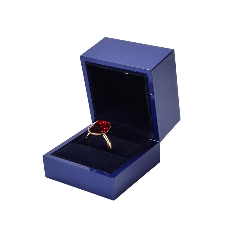 OEM/ varnish jewellery packaging Necklace ring led light jewelry box