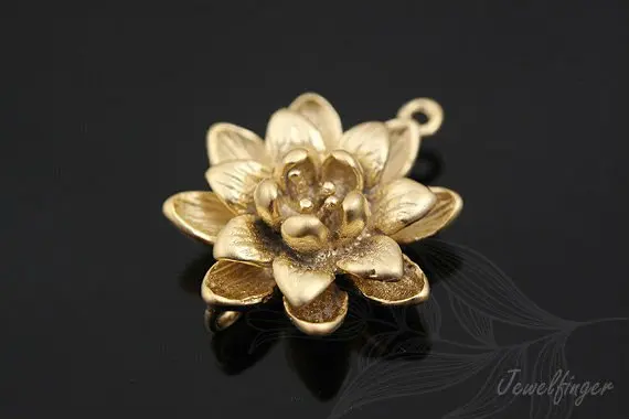 Lotus pendant - Matt gold plated