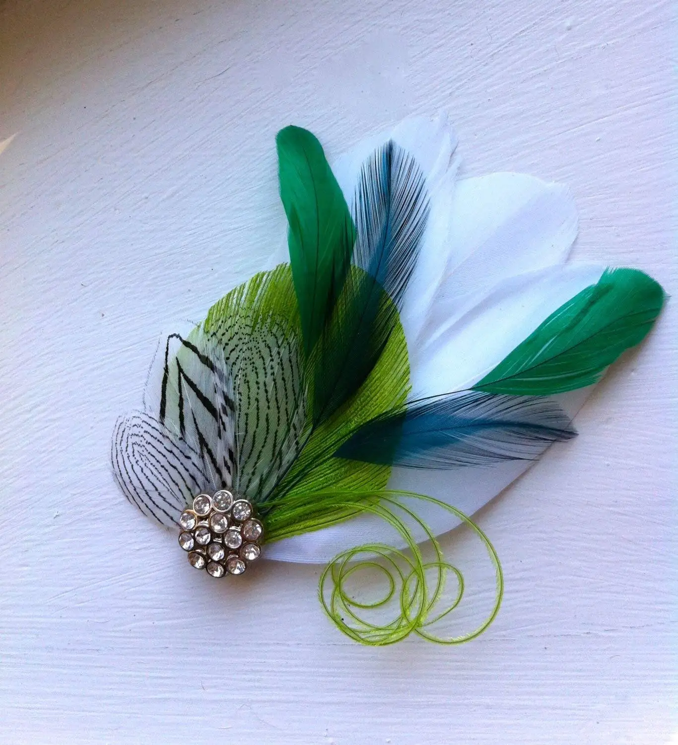 Emerald Green Net Flower /& Feather Fascinator hair clip diamante crystal details