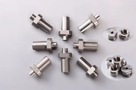 polyurethane spray nozzle and cover