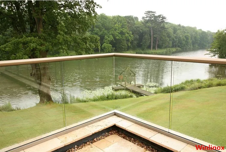 U channel glass railing.jpg