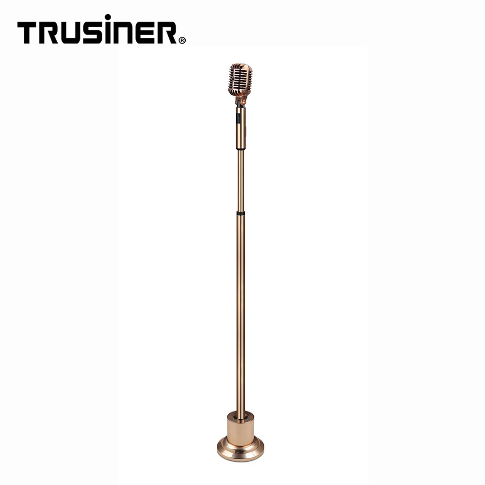 非工作展位金色复古古典复古麦克风麦克风与圆形基地显示