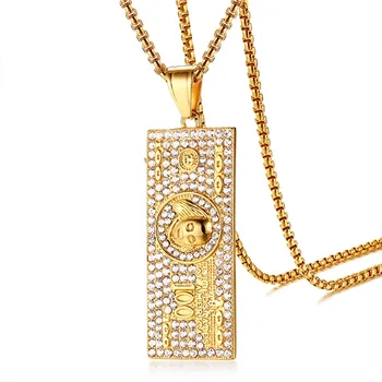 gold chain necklace with pendant