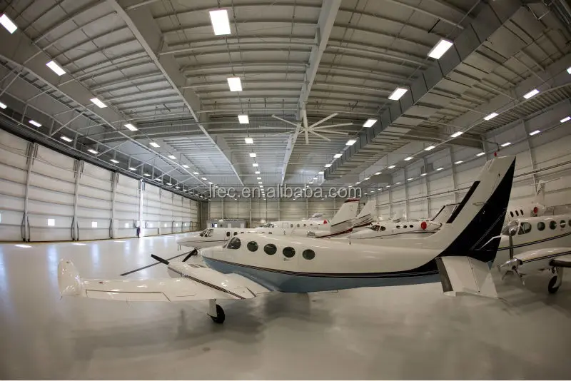 Wind-proof prefabricated steel structure aircraft hangar