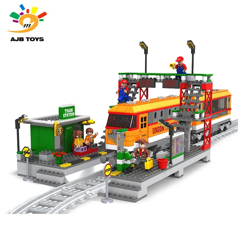 hot selling sophisticated technology 764pc plastic toy train set