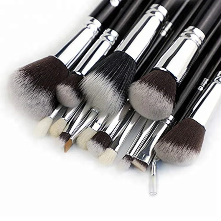 makeup brush kit.jpg