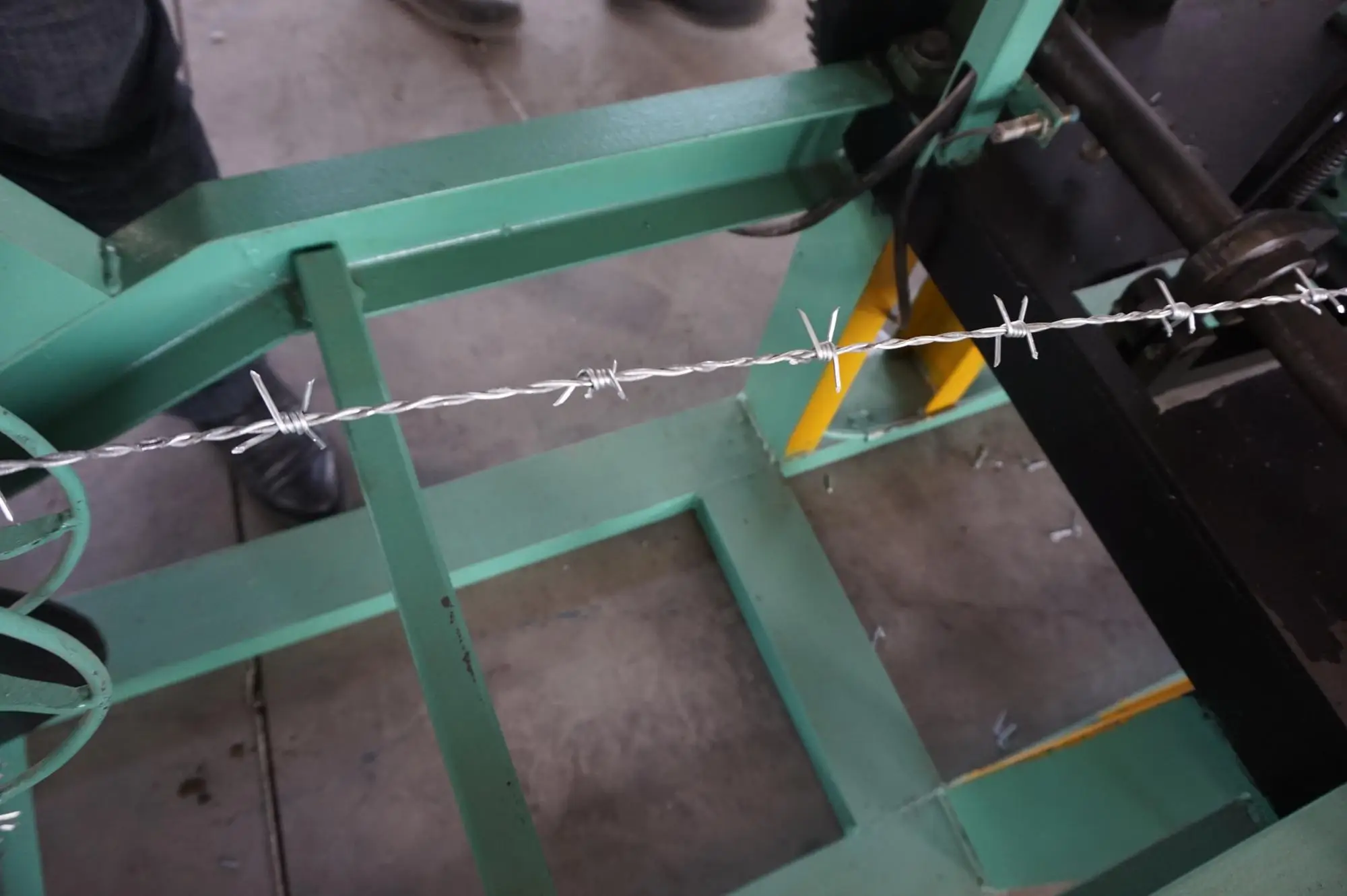 barbed wire machine 4.JPG