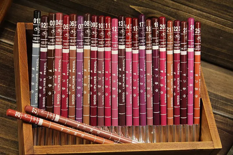 12 colors Lip Liner .jpg