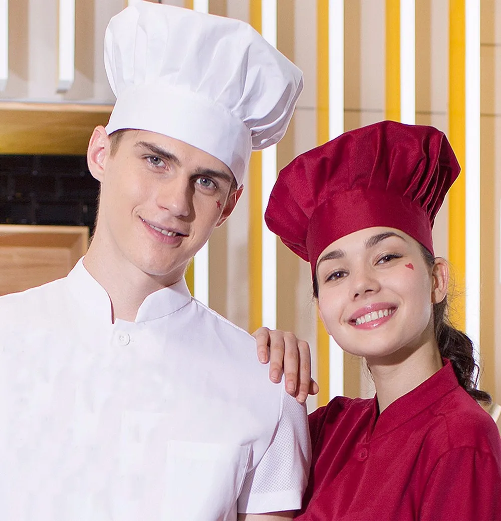 фото пова. технология общественного питания. повар на кухне. шеф-повар. красивый повар.