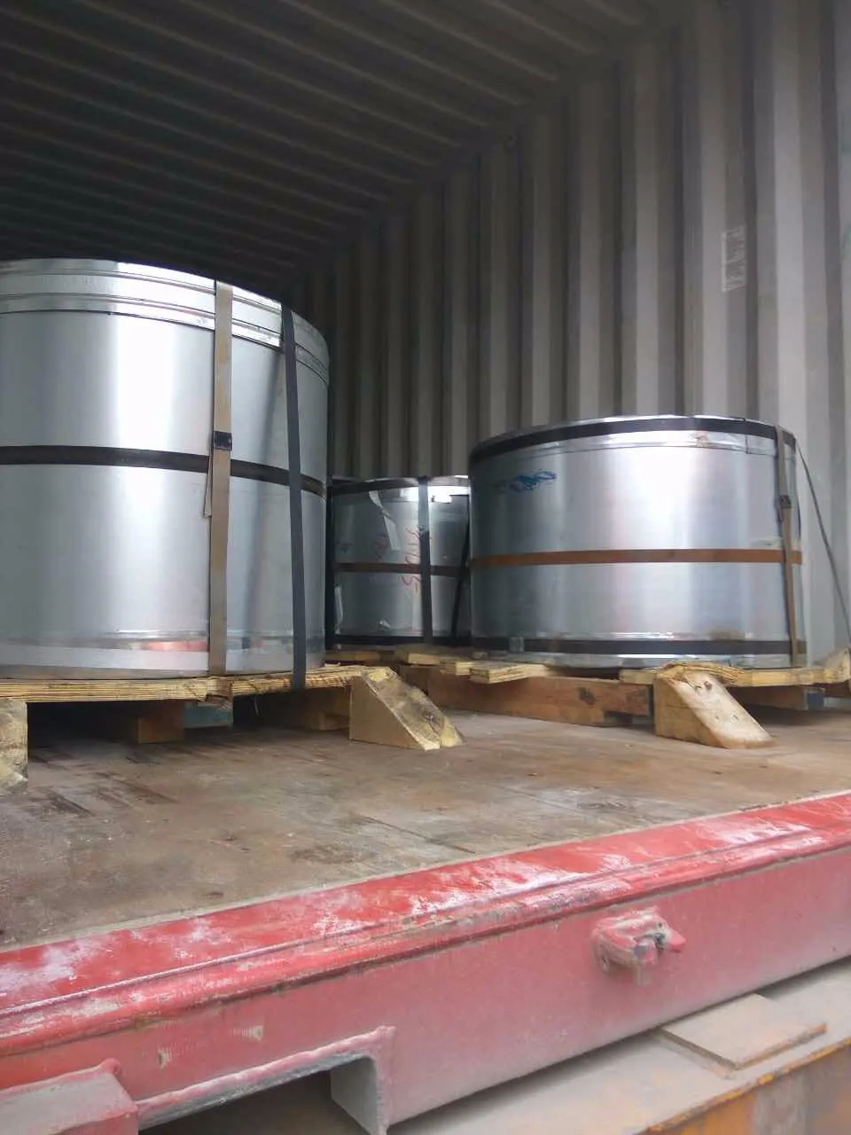 1.特殊物流包装 2.合适的纸箱尺寸 3.冲击泡沫薄膜