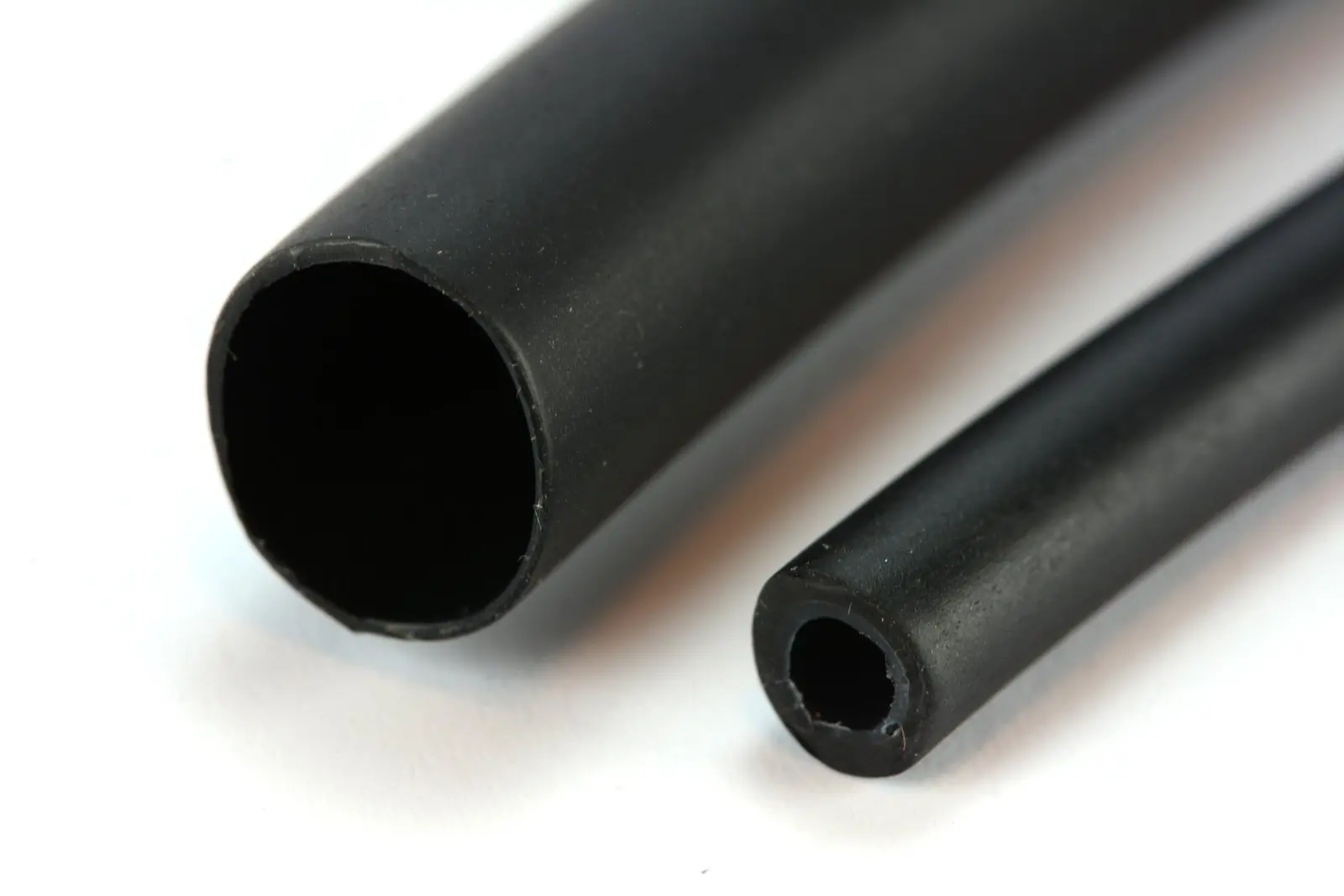 Heat shrink tube. Size 2mm, 3:1 Flame retardant, Heat-Shrink Tubing, Black. Tubing Heat Shrink Medium Wall w / Sealant 1 Meter long Flame retardant.