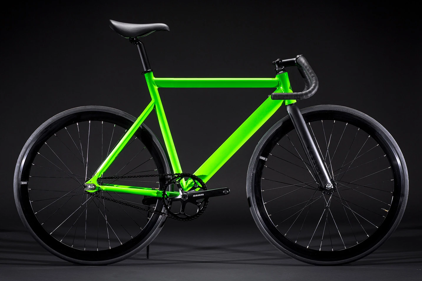 Велосипед в цветах зеленый