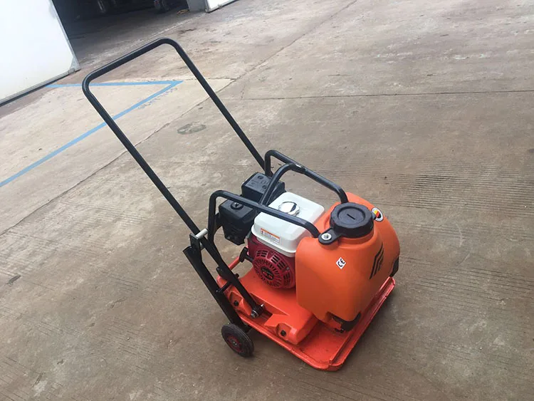 R90T IRON PLATE COMPACTOR