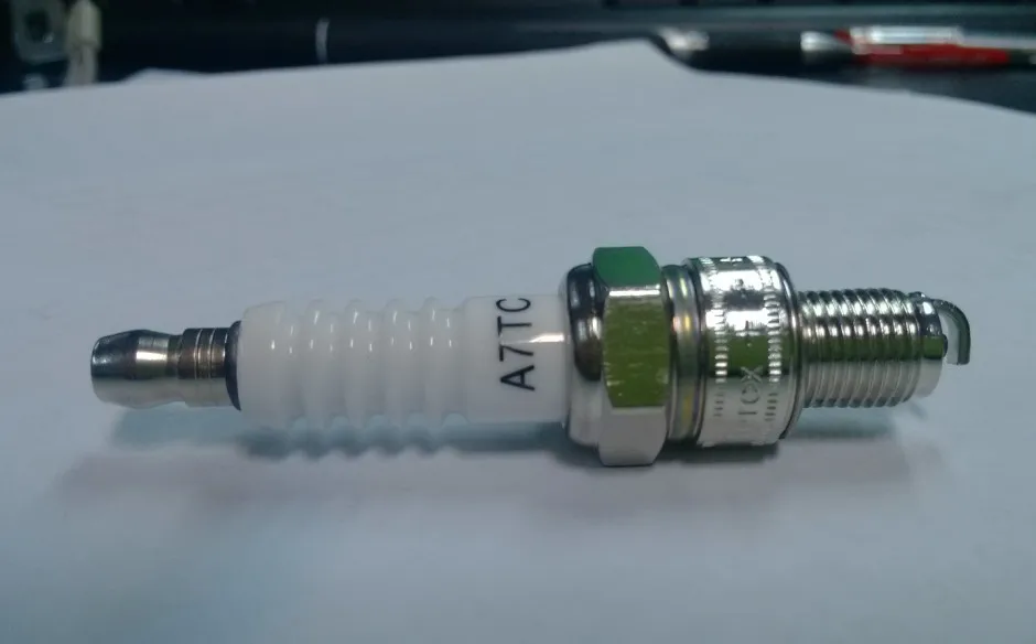Hot selling A7TC B8RTC D7 D8TC Motorcycle Spark Plug