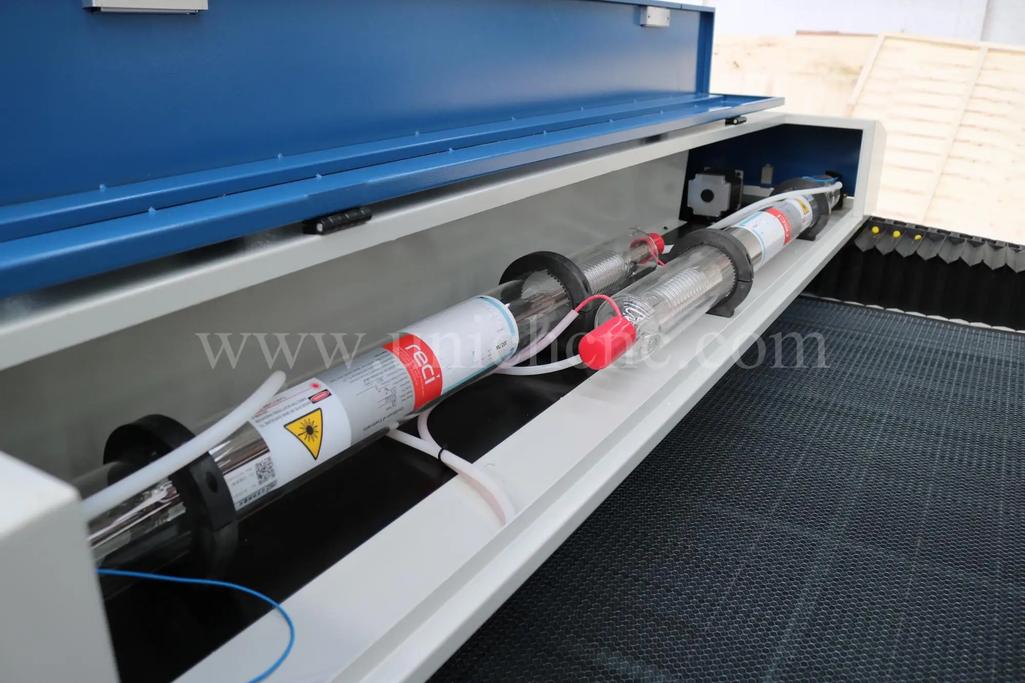 1500*2500mm square guide rail acrylic sheet laser cutting machine