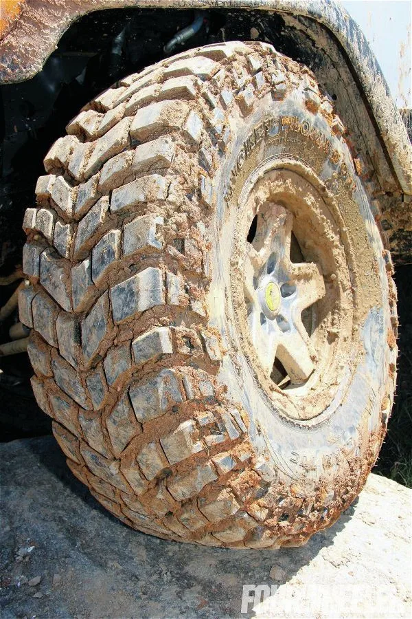 Menghitung ukuran ban LT325 / 60R18 roda murah untuk 