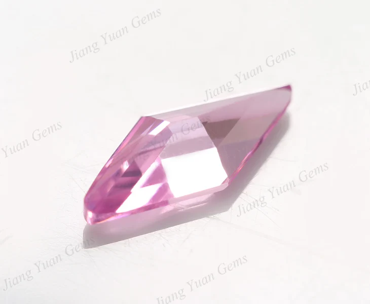 ピンクの不規則なカット菱形の形のジルコニアczジェムストーン Buy 菱形ジルコニア 菱形cz宝石 不規則なカットcz宝石 Product On Alibaba Com