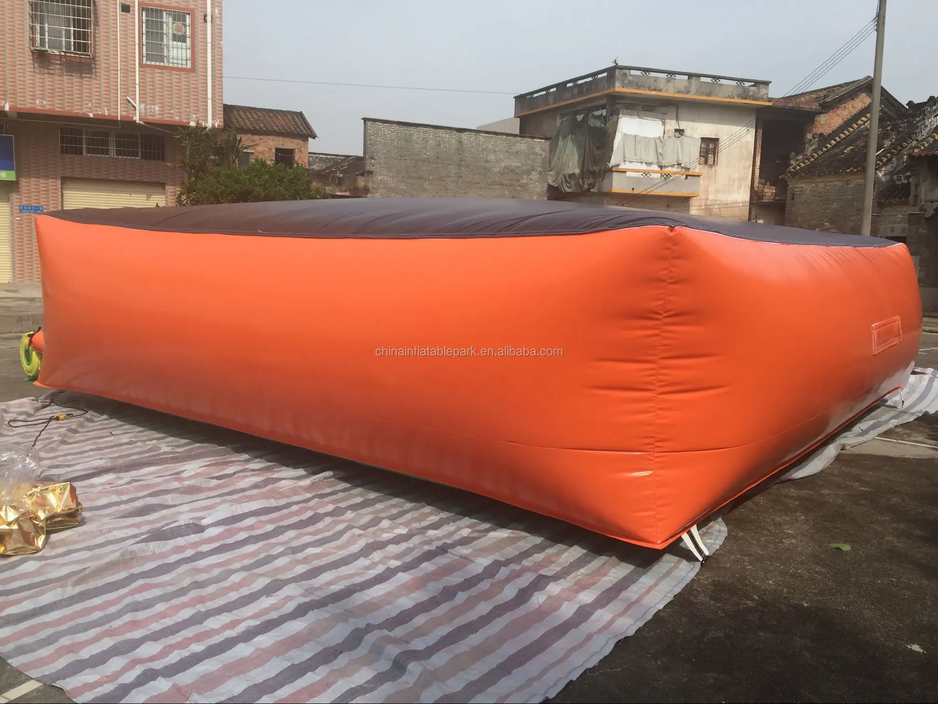inflatable stunt bag