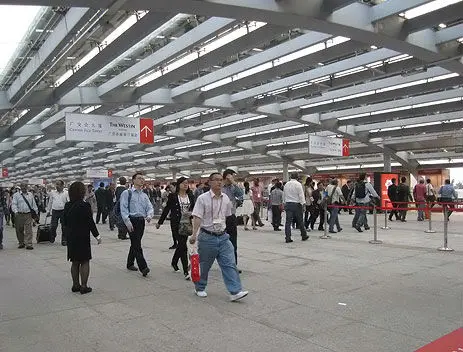 Visitors-entering-Canton-Fa