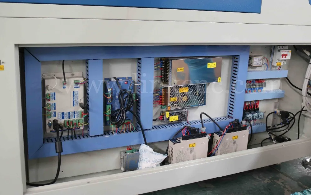 High speed CO2 CNC laser cutting machine for thin metal acrylic wood , laser engraving machine 1390