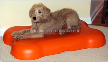 Tempat Tidur Anjing Plastik Menimbulkan Anjing Di Atas Dingin
