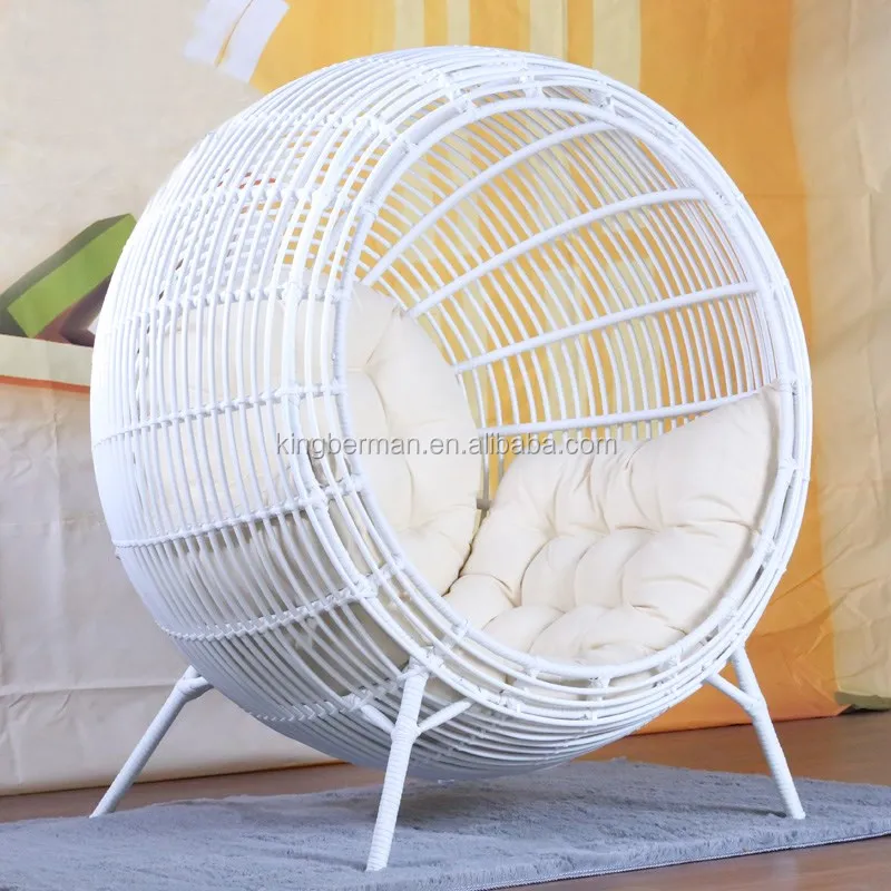 Top Popular Moon Round Chaise Lounge Bed Rattan Daybed Modern Chaise