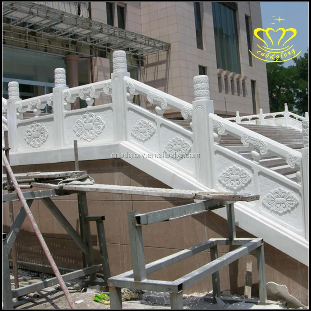 De wit marmeren steen reling hek balkon pijlers balustrades en ...
