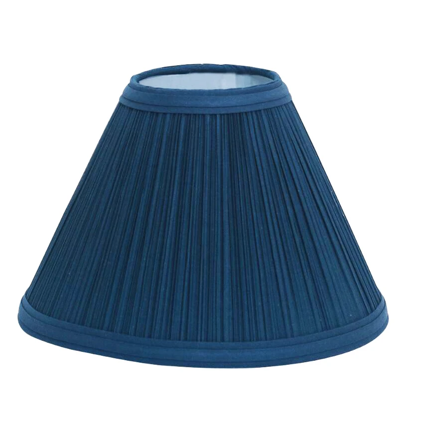 Синий тут. Настольная лампа синий плафон. Настольная лампа с темно синим абажуром. Голубой абажур. Абажур голубой длинный.