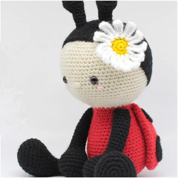 Crochê Bebê Artesanal Adorável Joaninha Chocalho Brinquedo Boneca Presentes 2 Cheap Móbiles e chocalhos para bebês