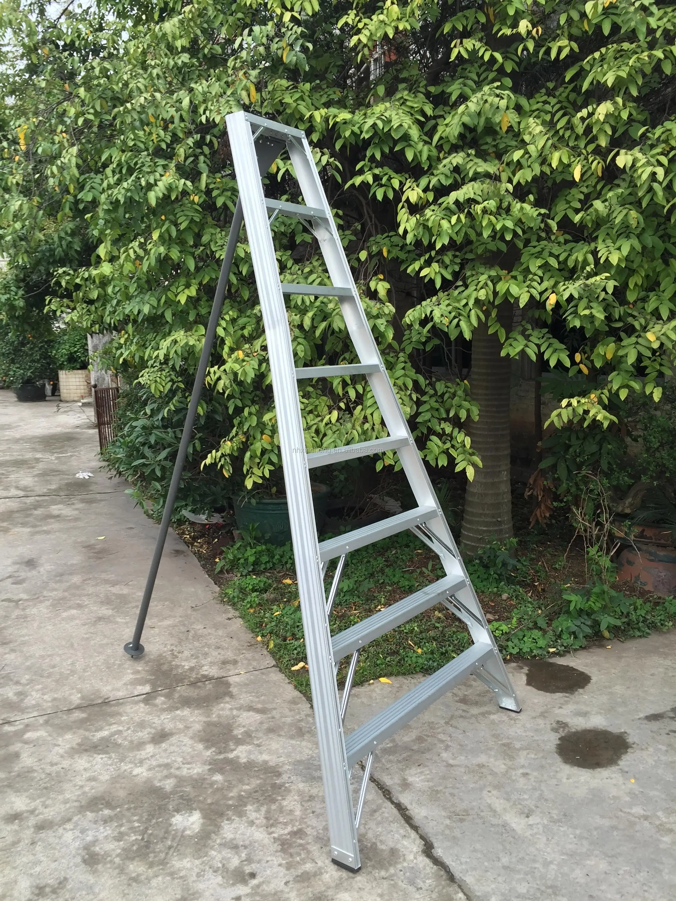 1.5mm Thickness Aluminum Tripod Fruit Ladder Farm Treestand Harvester