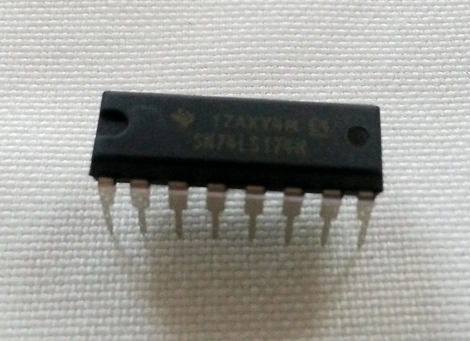 2PCS IC 74LS83ADC or 74LS83 or SN74LS83 16-Pin