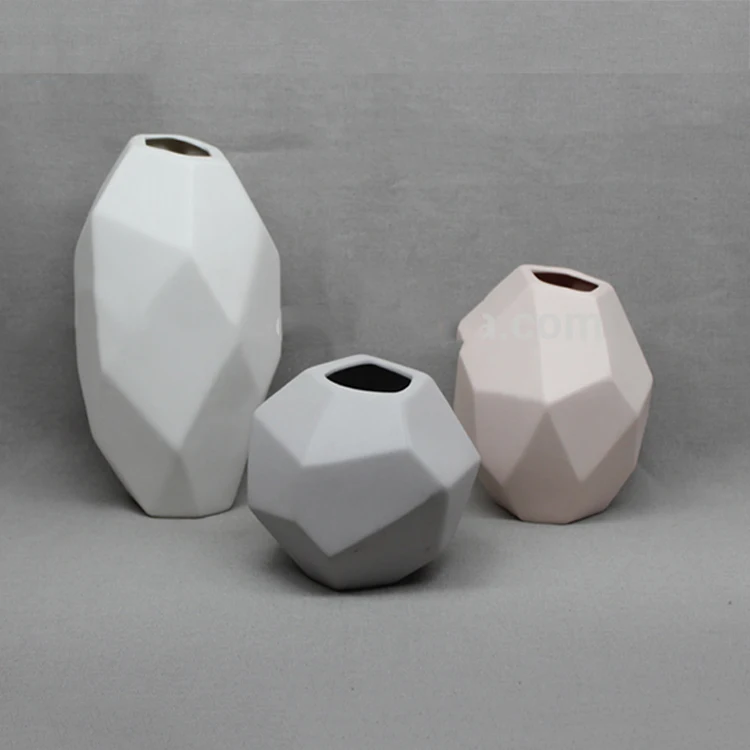 モダンな幾何学的な花瓶白い折り紙にインスパイアされたセラミック花瓶 Buy 現代幾何花瓶 ホワイトセラミックフラワー花瓶 折り紙触発セラミック花瓶 Product On Alibaba Com