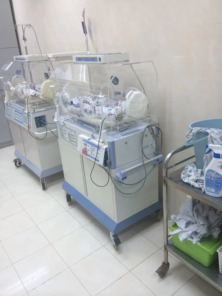hospital incubator babies